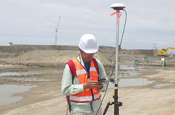 基準点測量している様子